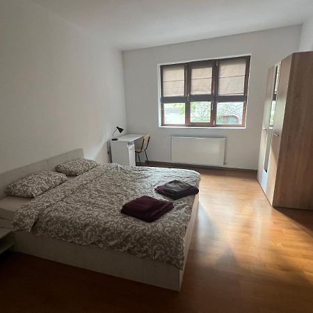 Comfort And Quiet In Centre Apartment Bucharest Luaran gambar