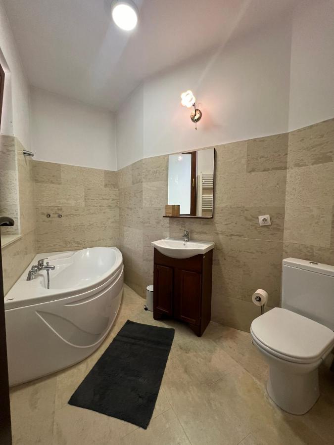 Comfort And Quiet In Centre Apartment Bucharest Luaran gambar