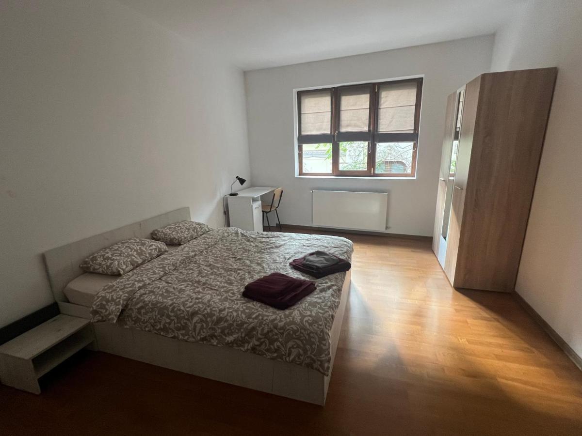 Comfort And Quiet In Centre Apartment Bucharest Luaran gambar